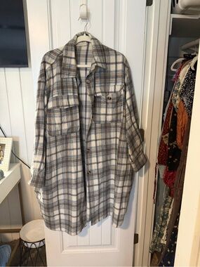 Weekend Plaid Button-Front Shacket Coat in Cream & Blue
